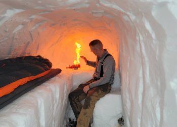 Can You Build a Shelter That Will Keep You Warm in Extreme Cold?