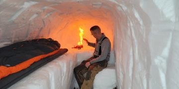 Can You Build a Shelter That Will Keep You Warm in Extreme Cold?