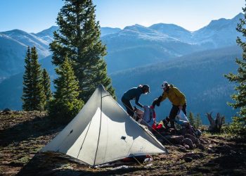 Why Is Minimalist Hiking Gear Becoming More Popular?