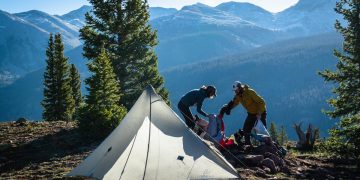 Why Is Minimalist Hiking Gear Becoming More Popular?