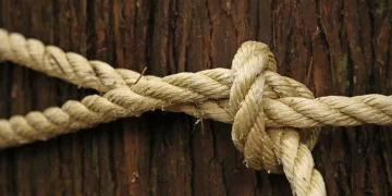 What Makes Knot Tying a Critical Skill in Fieldcraft?