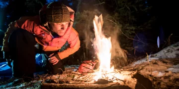 How Do You Build a Sustainable Fire with Minimal Resources?