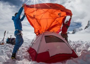 Can a Light Tent Really Hold Up Against Strong Winds?