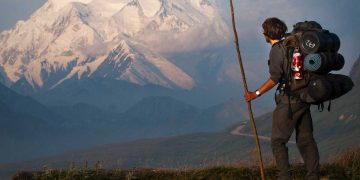 Why Should You Choose Solo Hiking Over Group Trips?